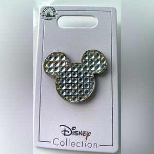 Disney Mickey Mouse Head Shaped Pin - NEW  - square like Crystals - Sparkles